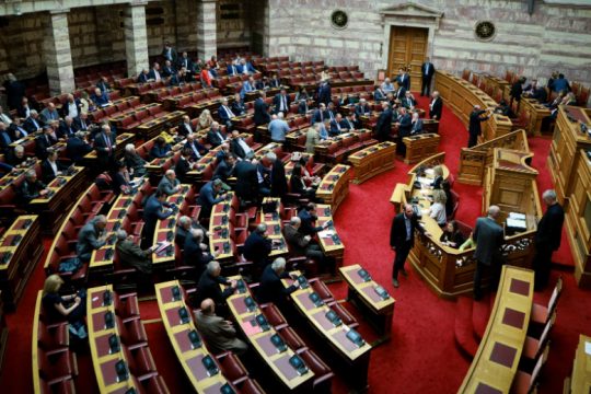 Ψηφίστηκε η κατάργηση του ασυμβίβαστου