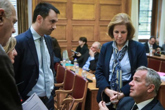 Σύγκρουση στην Επιτροπή για το νομοσχέδιο του υπουργείου Εσωτερικών