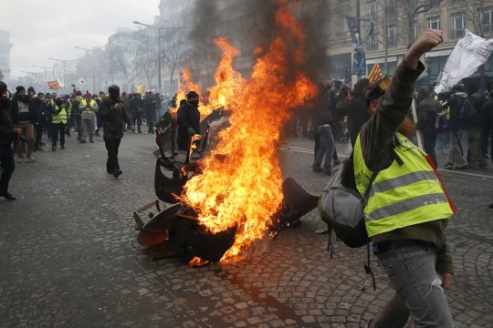 Επεισόδια και στη 18η κινητοποίηση των «κίτρινων γιλέκων»