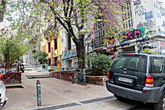Επίθεση σε λιμενικούς και εισαγγελέα στα Εξάρχεια