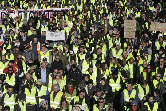 Προς «Κίτρινα Γιλέκα ΙΙ» η Γαλλία – Υπό κατάρρευση η κυβέρνηση