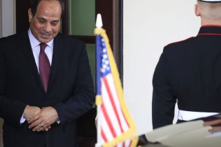 Ο Σίσι φορά δημοκρατικό προσωπείο στις απολυταρχικές βλέψεις του
