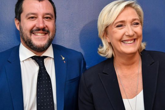 Ο Σαλβίνι χτίζει ηγετικό προφίλ στην ευρωπαϊκή Ακροδεξιά