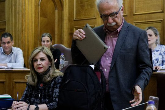 Ολοι «πυροβολούν» τον Γαβρόγλου