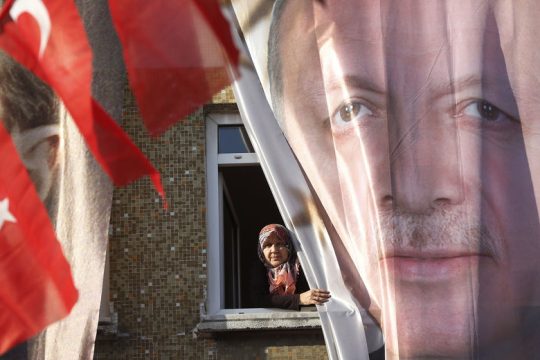 Η ακραία πόλωση του έδωσε τη νίκη