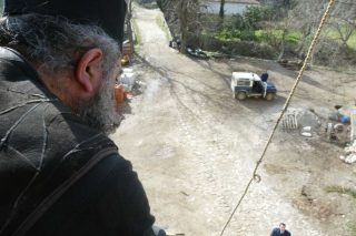 Κάηκαν τα ράσα τους…
