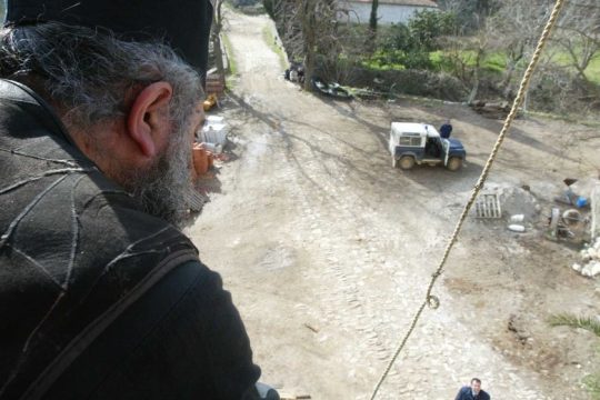Κάηκαν τα ράσα τους…
