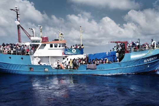«Θέλουν να σταματήσουν τις επιχειρήσεις διάσωσης στην κεντρική Μεσόγειο»