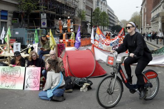 Λονδίνο: 300 συλλήψεις διαδηλωτών κατά της κλιματικής αλλαγής