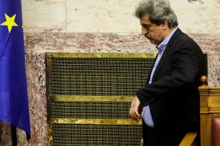 Δεν τον χωράει το κόμμα
