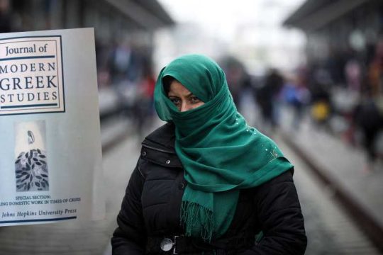 Γυναίκες εγκλωβισμένες στην οικιακή εργασία