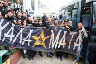 Πρόκριση και υπογραφές