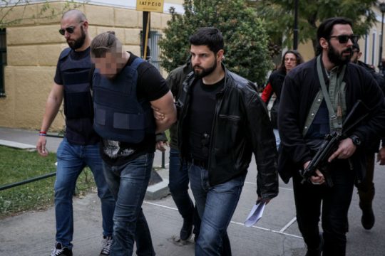 Προθεσμία για να απολογηθεί για τη δολοφονία Μακρή