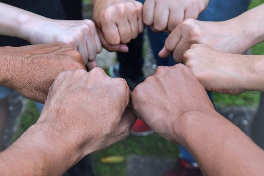 Η κοινωνική οικονομία πάνω από τις πολιτικές διαφωνίες