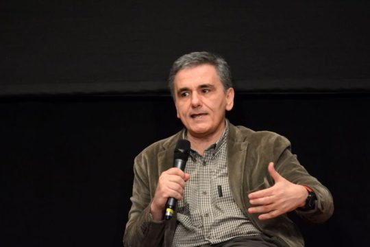 Καυτό δίμηνο για την οικονομία