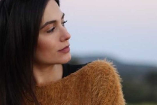 «Δοκιμάζω ό,τι με συγκινεί, έξω από τα καλούπια»