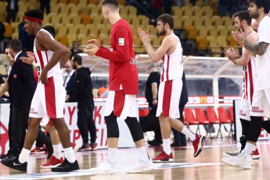 «Ερυθρόλευκη» αμηχανία