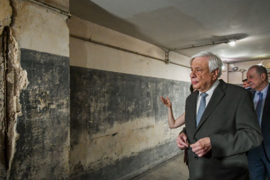 Επίσκεψη Παυλόπουλου στα κρατητήρια της Κομαντατούρ