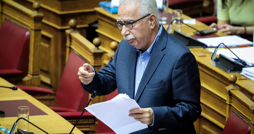 Στα μαχαίρια για την εκπαίδευση
