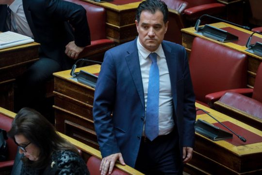 Βλέπει παντού… κομμουνιστές