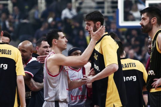 Έβγαλε μόνη της τα μάτια της