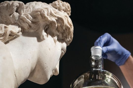 Η Αφροδίτη φορούσε μόνο τ’ άρωμά της