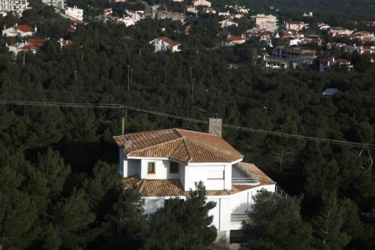 Αντισυνταγματικοί οι οικισμοί αυθαιρέτων μέσα στα δάση