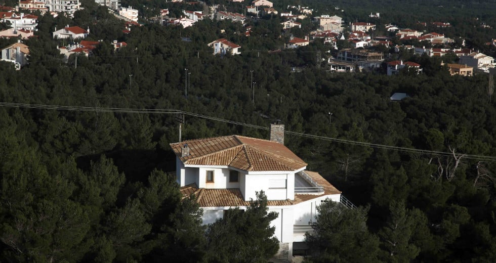 Αντισυνταγματικοί οι οικισμοί αυθαιρέτων μέσα στα δάση