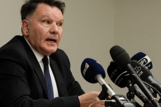 Καταγγέλλουν σχέδιο να πέσει ο Αριστείδης Φλώρος στα μαλακά