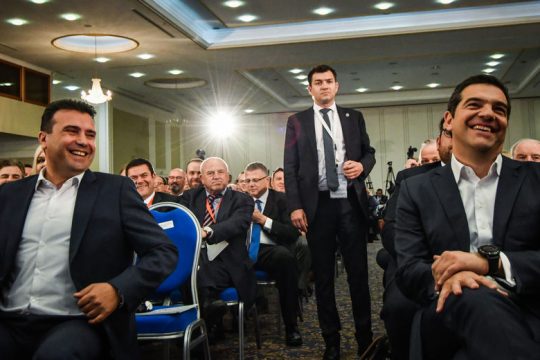 Ψέματα και λαϊκισμοί