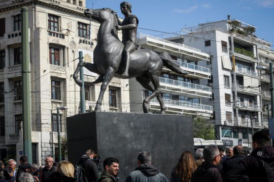 Τοποθετήθηκε το άγαλμα του Μεγάλου Αλεξάνδρου στην Αθήνα
