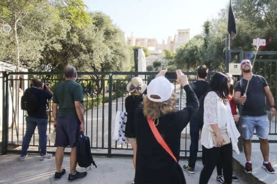 Αρχαιοφύλακες στα «κάγκελα»