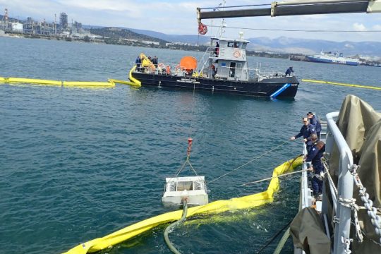 Άσκηση για θαλάσσια ρύπανση στην Ελευσίνα