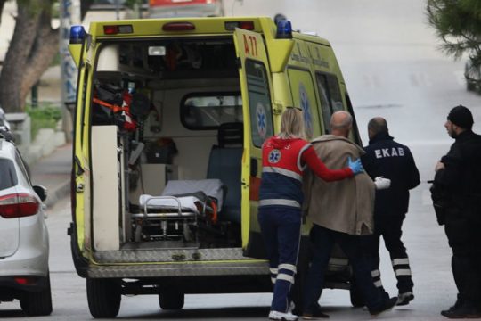 Με παρέμβαση των ΕΚΑΜ έληξε η ομηρία στη Νέα Σμύρνη