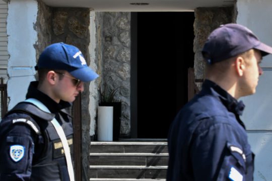 Έκλεψαν ηλικιωμένη προσποιούμενοι τους υπαλλήλους της ΔΕΗ