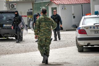 Ανακατάταξη προσφύγων με ένταση και προσαγωγές στον Ελαιώνα