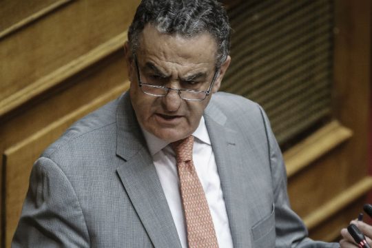 Αθανασίου σε γραμμή Βενιζέλου για τις μίζες των υπουργών