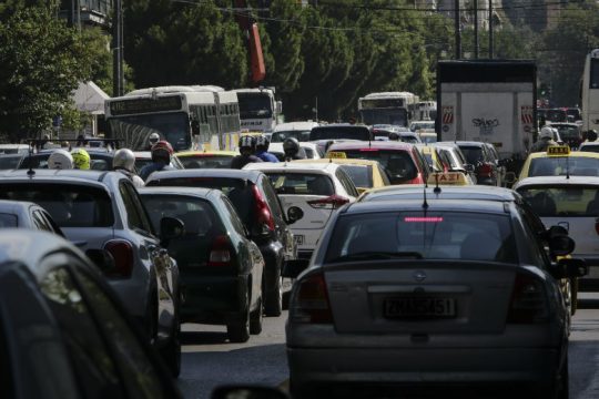 Μποτιλιάρισμα λόγω τροχαίου στο ύψος του ΣΕΦ