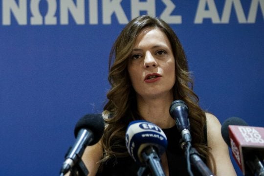 Αχτσιόγλου: «Ρύθμιση-τομή η αιτιολόγηση των απολύσεων»