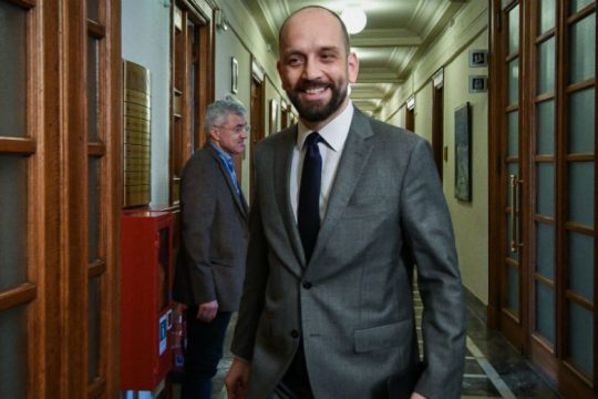 Ικανοποίηση στο υπουργείο Εργασίας για τον κατώτατο μισθό