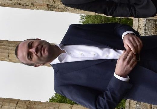 Επεσε ψαλίδι στον Μ. Βέμπερ