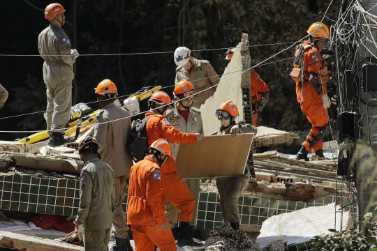 Φονική κατάρρευση κτιρίων σε φαβέλα του Ρίο ντε Τζανέιρο