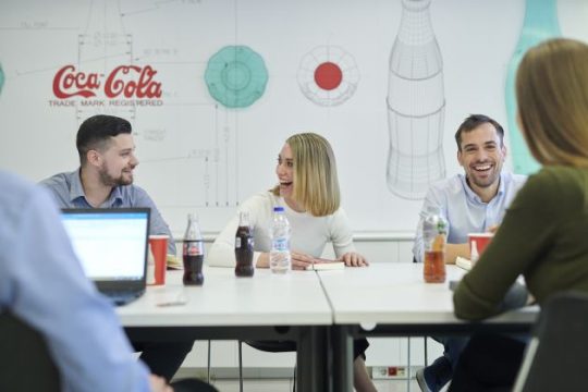 Η Coca-Cola Τρία Έψιλον στους εργοδότες επιλογής για τη Γενιά Y