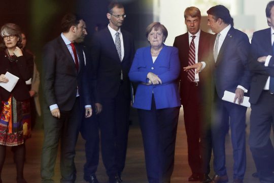 Μέρκελ και Μακρόν κατέβασαν τον πήχη για το Κόσοβο