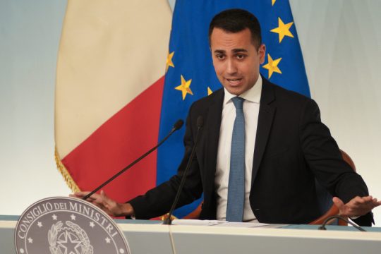 «Πανικός» κάτω από τα Πέντε Αστέρια του Ντι Μάιο
