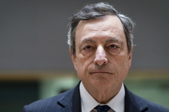 «Χαμηλές πτήσεις» στην Ευρώπη με αμετάβλητα επιτόκια