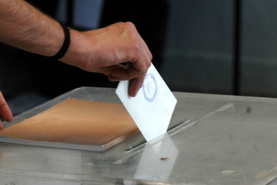 Κάτω απ’ τις 8 μονάδες η διαφορά ΣΥΡΙΖΑ-Ν.Δ. σε νέα δημοσκόπηση