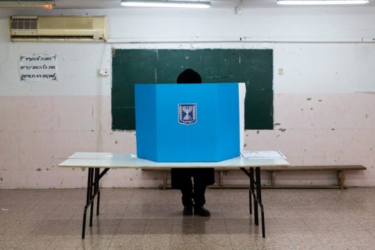 Αντιφατικά exit poll στην εκλογική μάχη του Ισραήλ