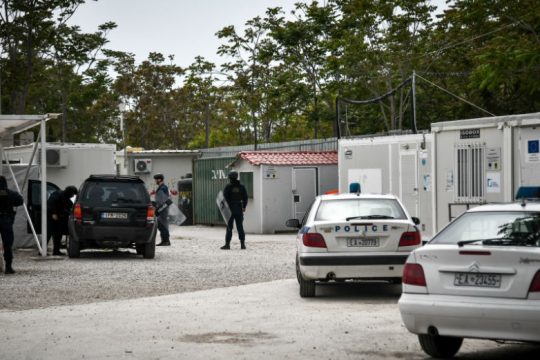 Στο Αλλοδαπών 35 πρόσφυγες από τον Ελαιώνα