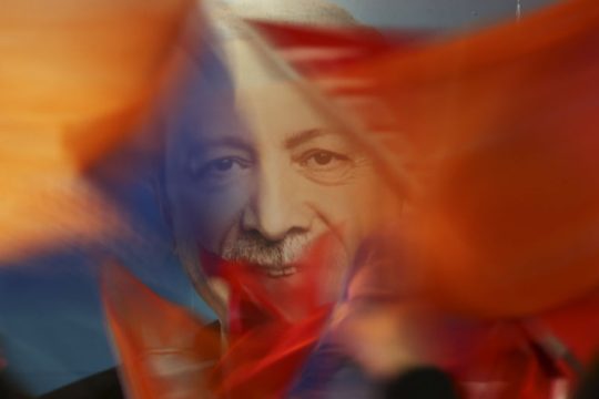 Πρώτες ρωγμές στην κυριαρχία Ερντογάν